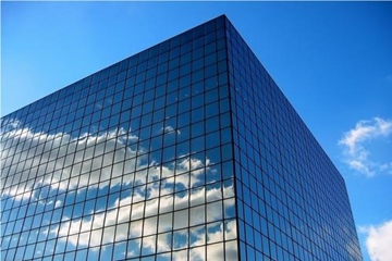Was ist der Unterschied zwischen einer Glasvorhangfassade und einem Aluminiumprofil?